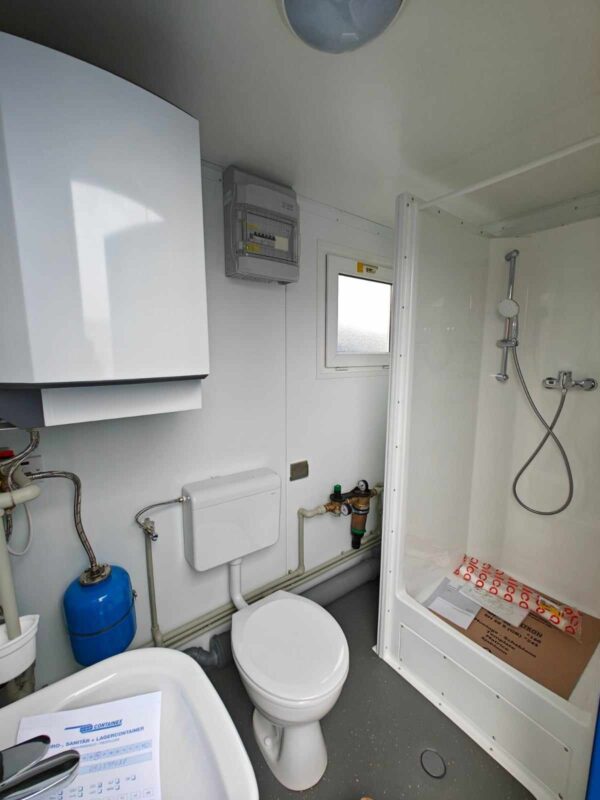 Insulated outdoor toilet + shower 1370x2370 - Image 5